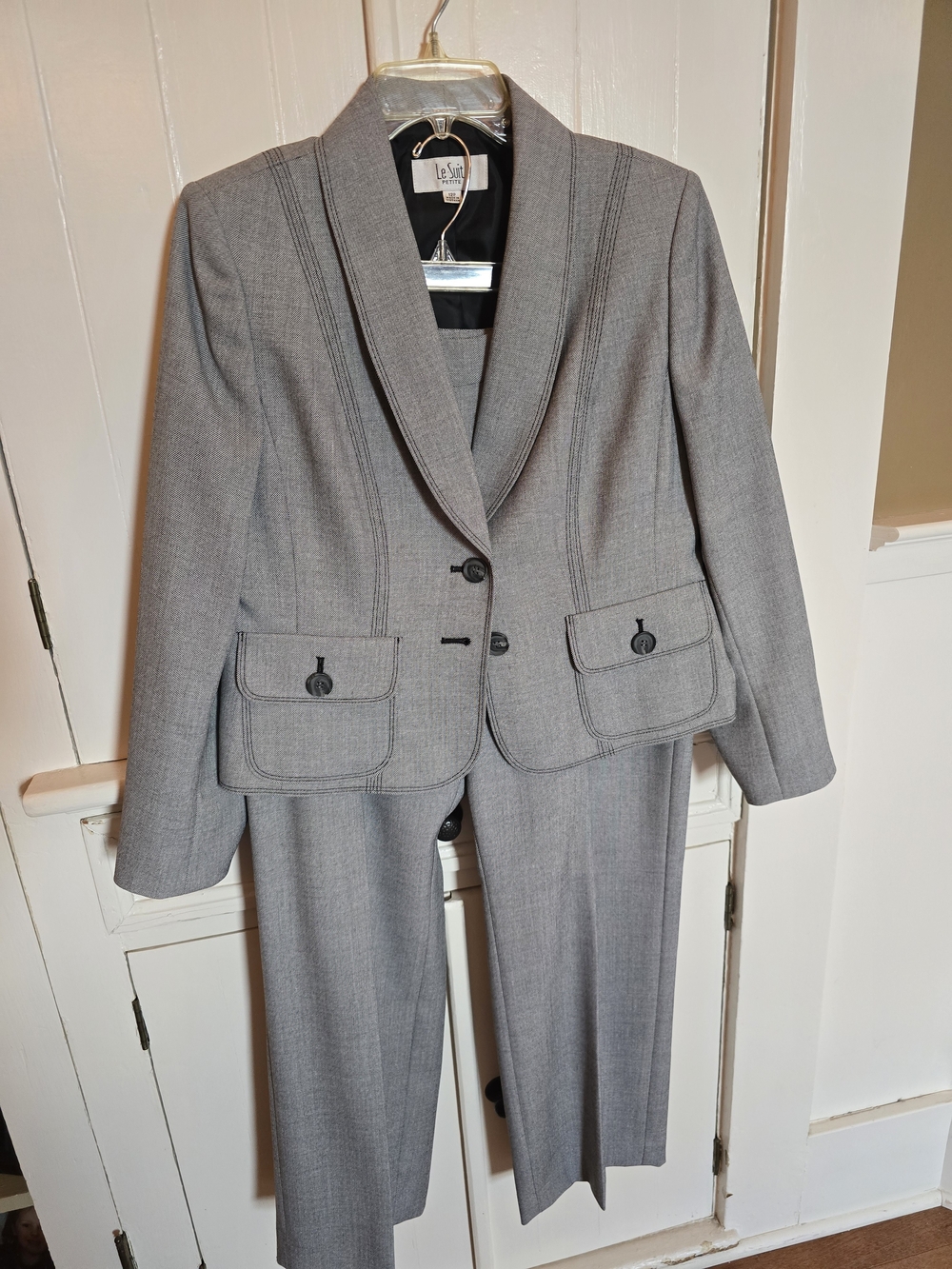 Le Suit Women's Gray Two-Piece Suit Jacket & Pants